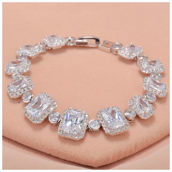 Swarovski Crystals Mia Gorgeous Bracelet - Picture 4 of 7